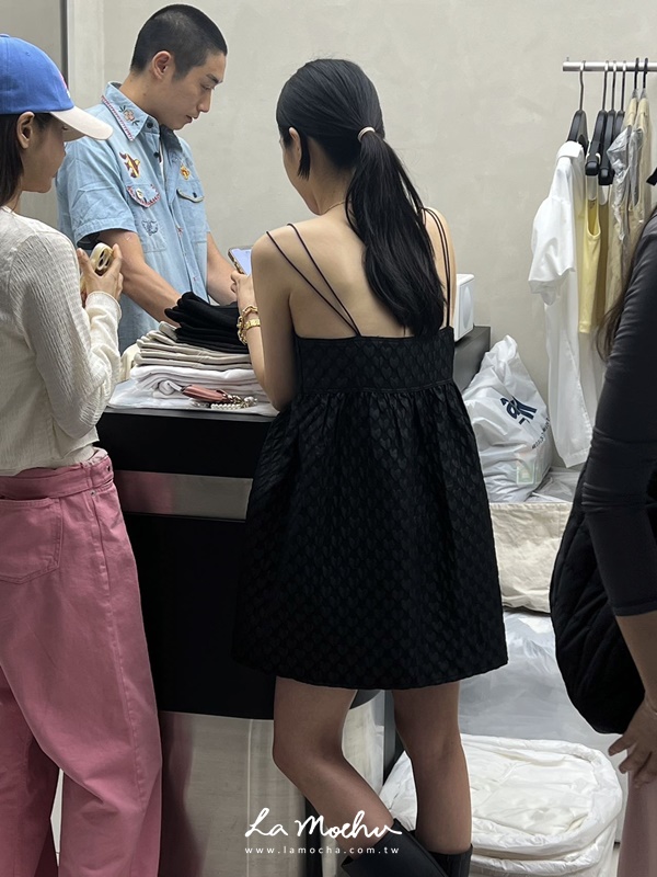 小菱格壓紋短洋裝